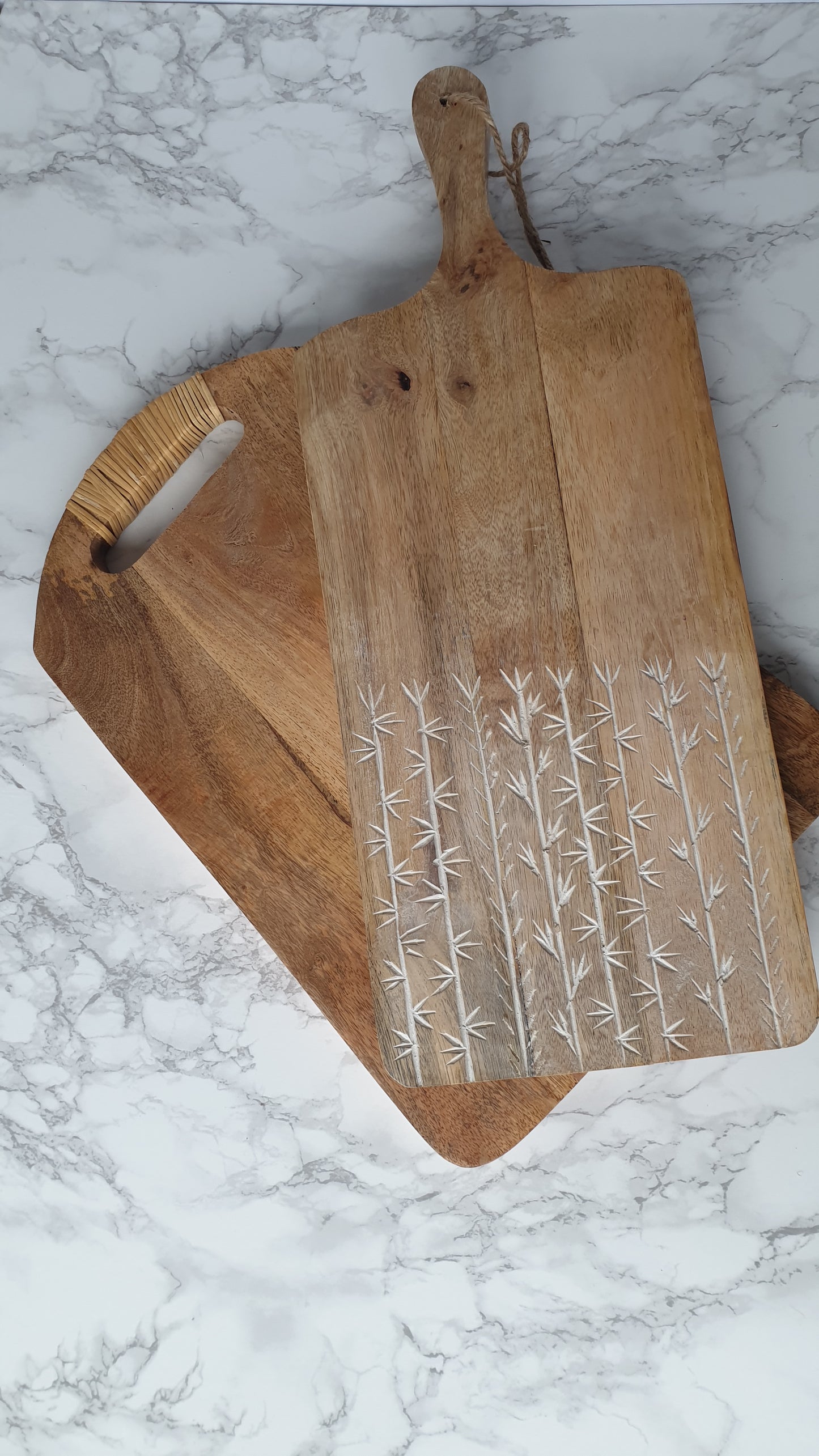 Leaf etched mango wood chopping board