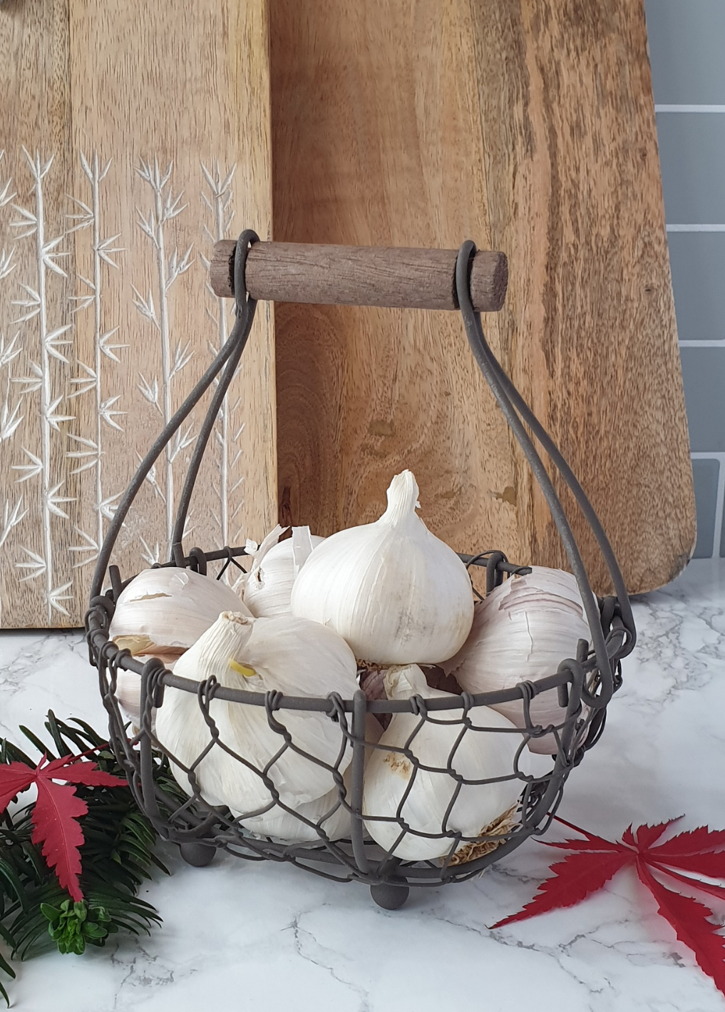 Rustic brown wire basket - perfect for kitchen worktops.The perfect rustic home accessory for farmhouse kitchen styling