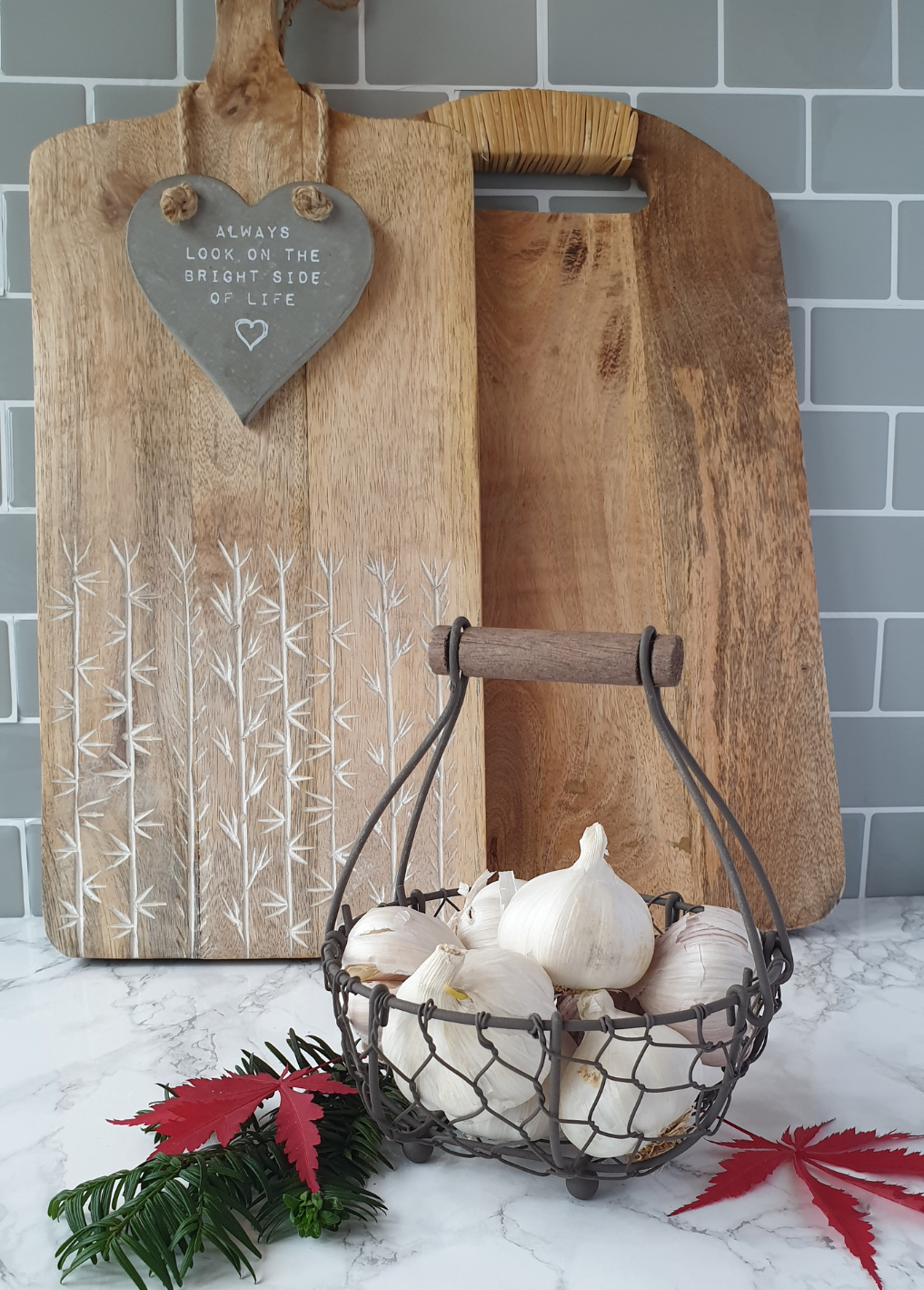 Rustic brown wire basket - perfect for kitchen worktops.The perfect rustic home accessory for farmhouse kitchen styling