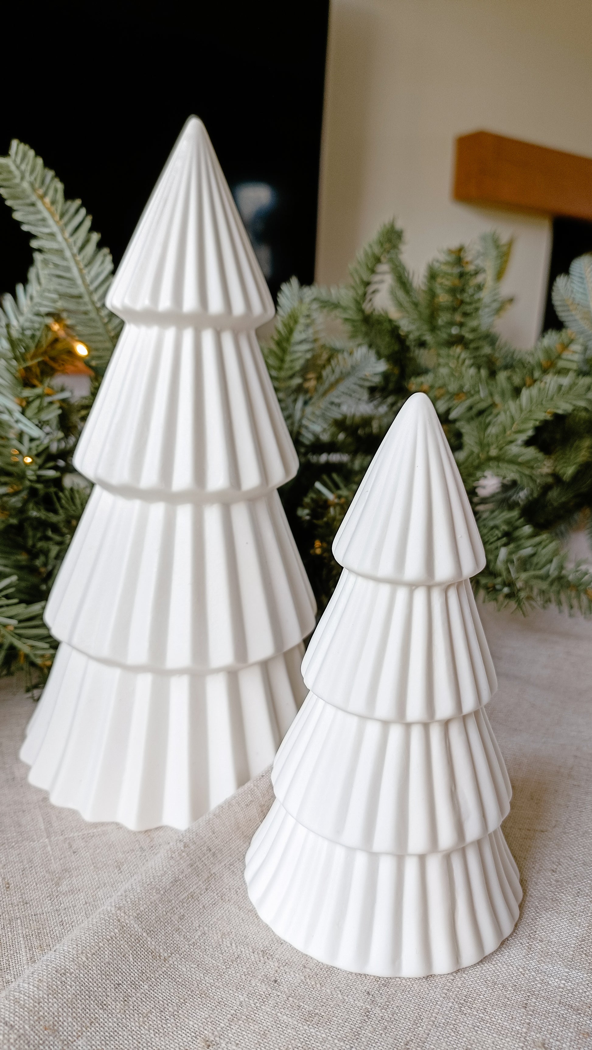 Tier detail of White Ceramic Christmas Tree Set