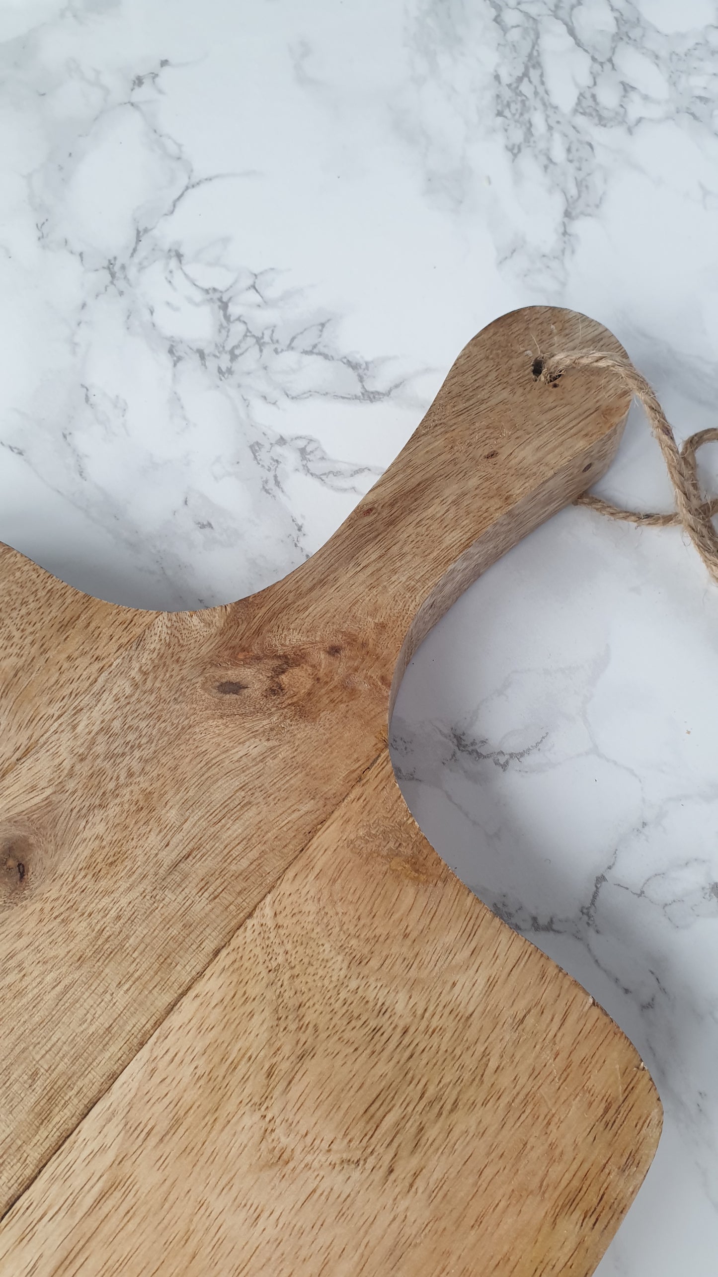 Leaf etched mango wood chopping board