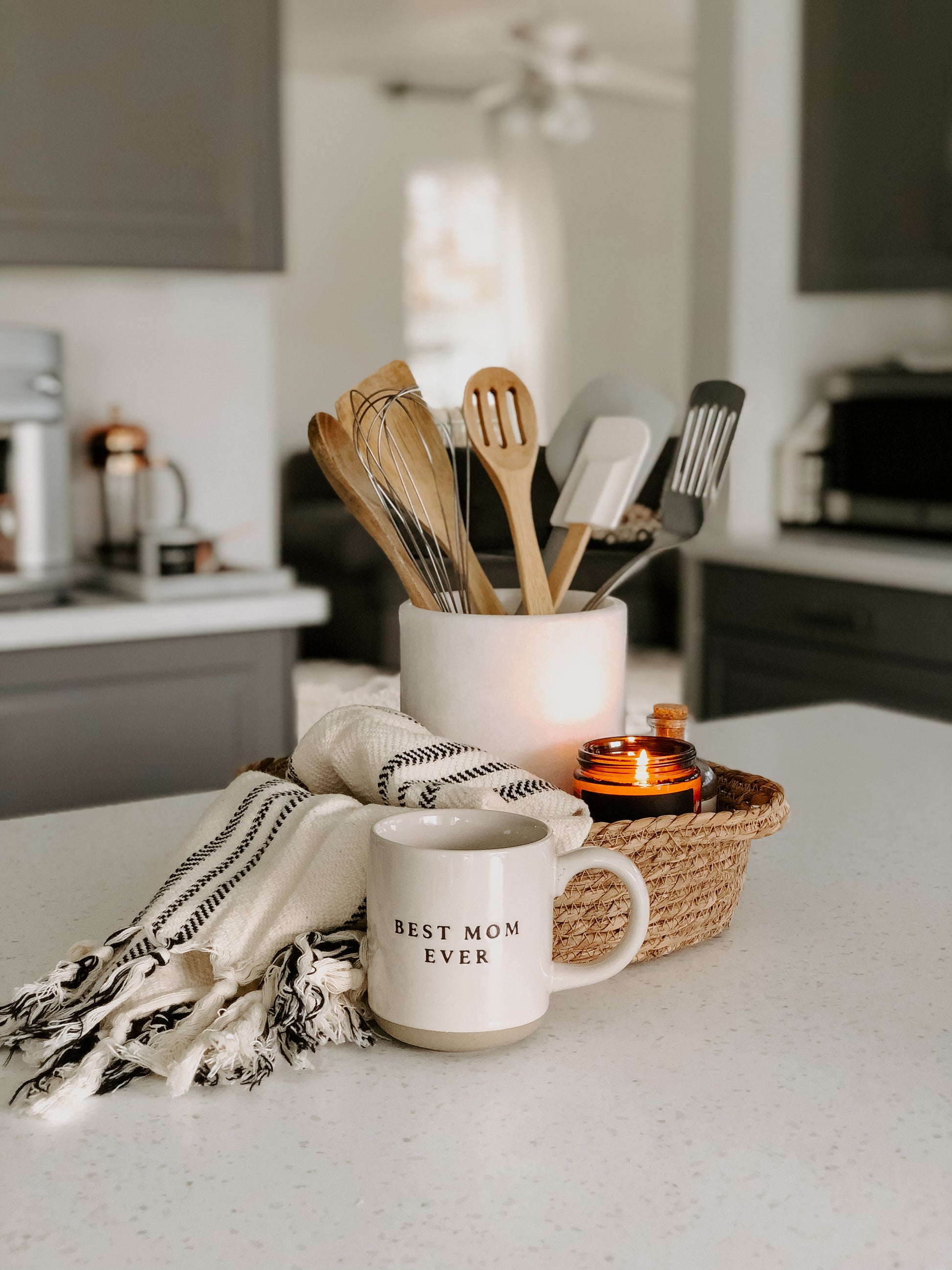 https://www.littlewreninteriors.co.uk/cdn/shop/products/CM065-BEST-MOM-EVER-CREAM-RUSTIC-COFFEE-MUG-SWEET-WATER-DECOR-5.jpg?v=1633646581&width=1946